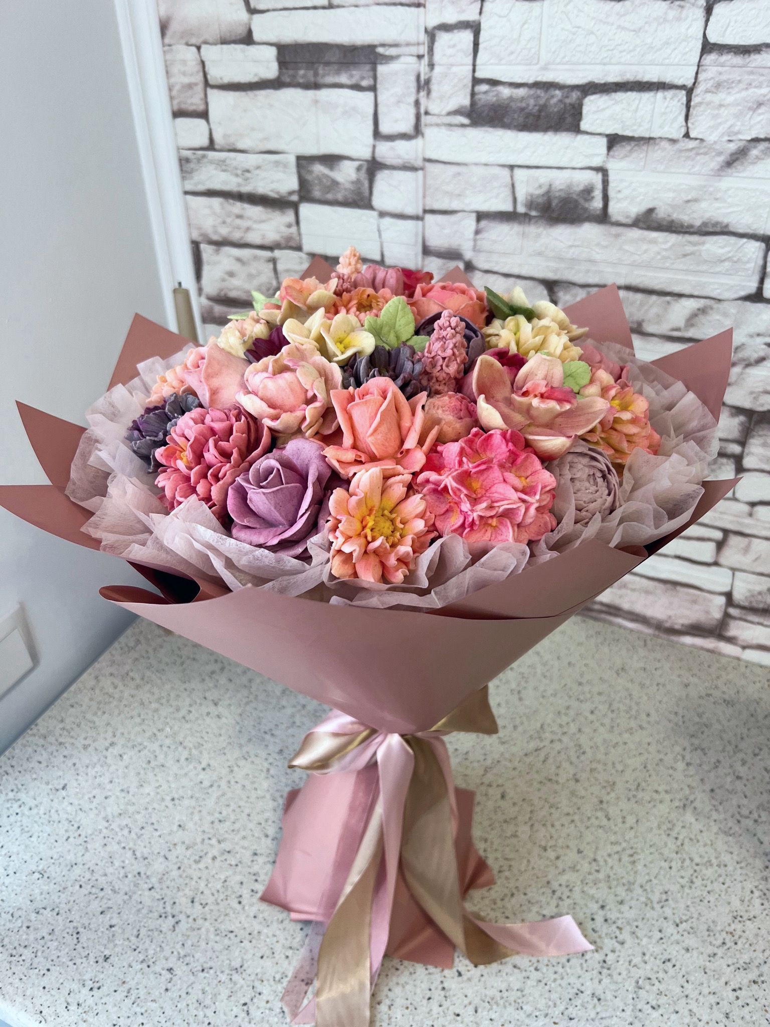 Glamour Bloom Bouquet M